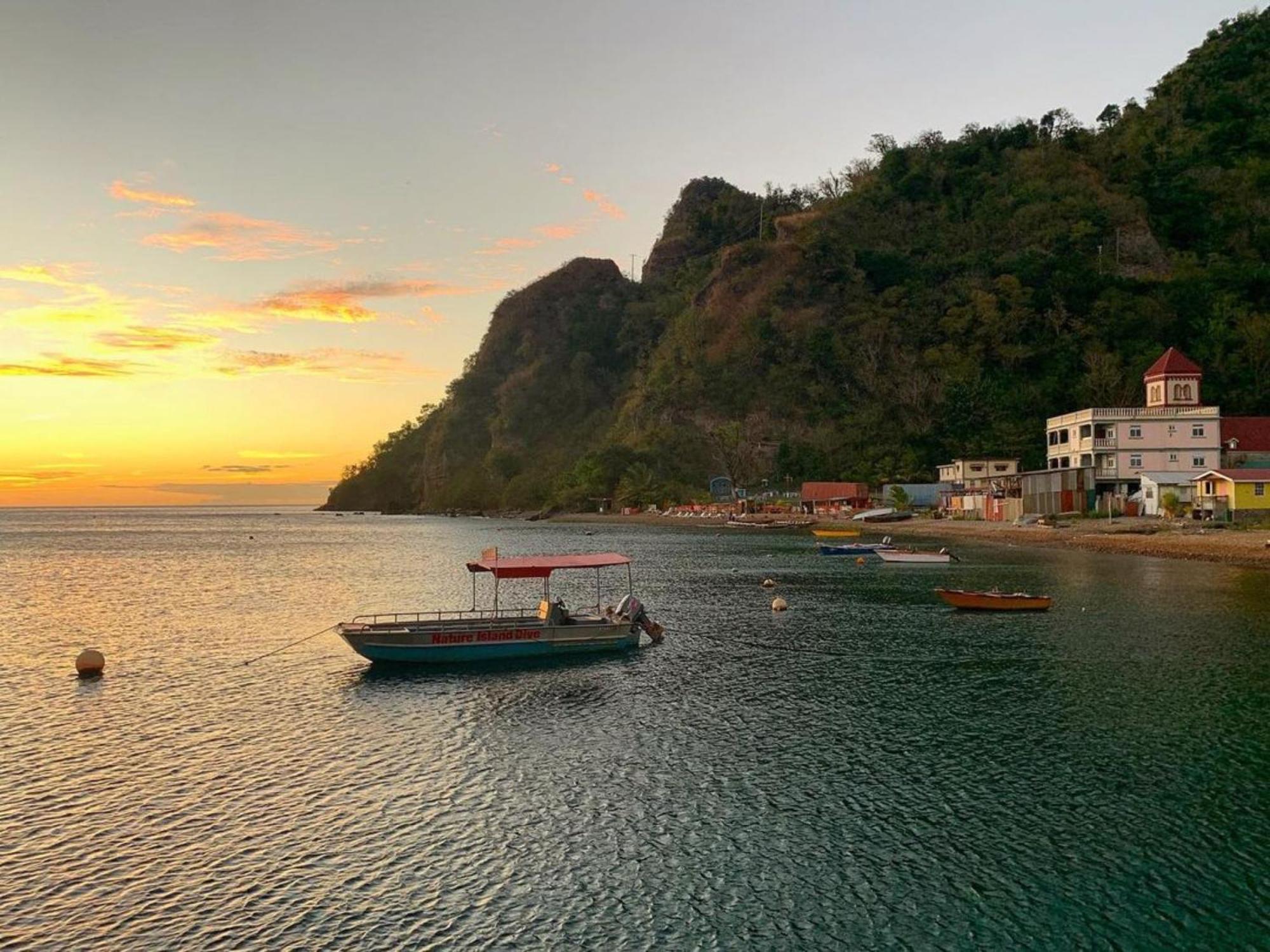 Rainbow Heights Apartment, Soufriere エクステリア 写真