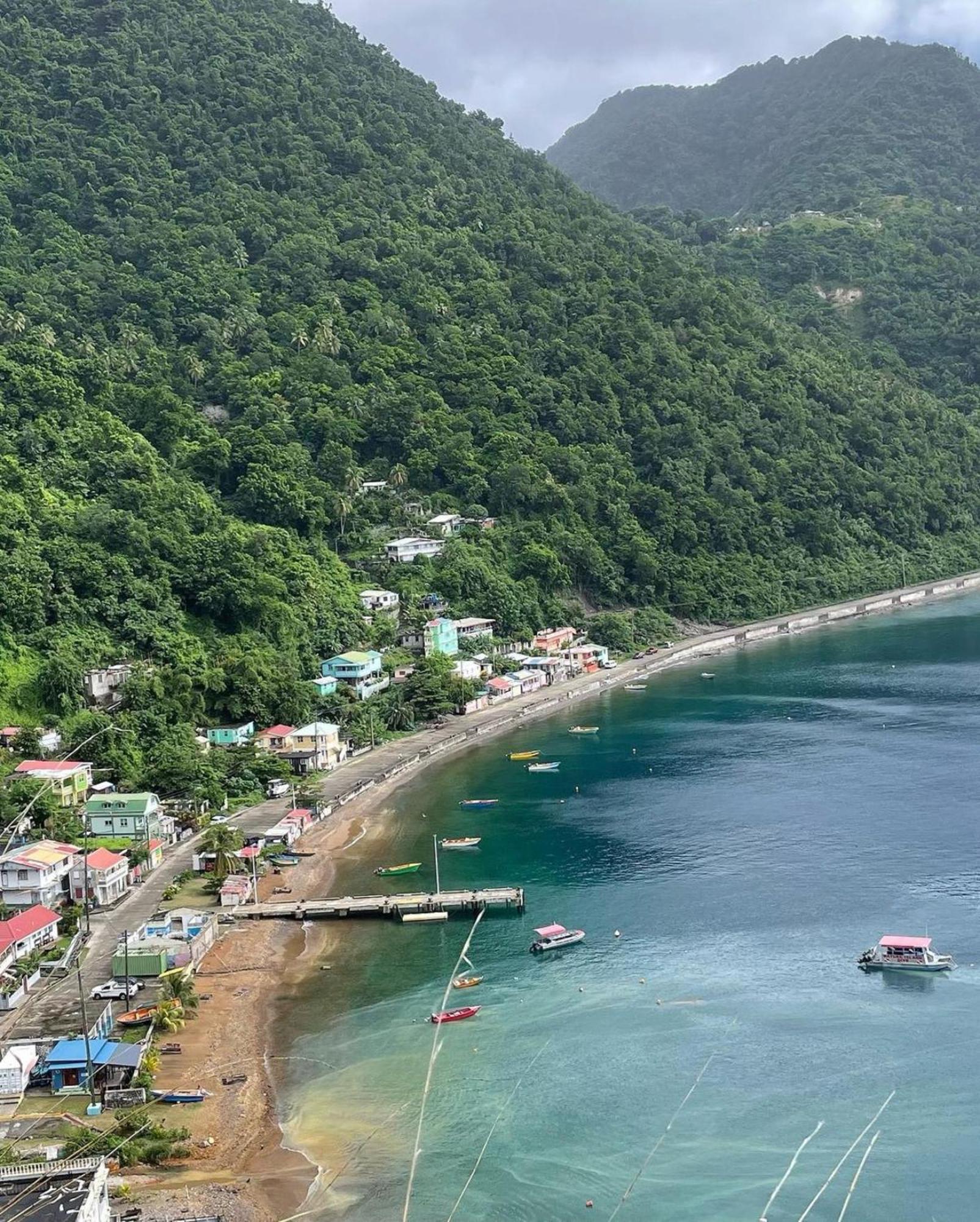 Rainbow Heights Apartment, Soufriere エクステリア 写真