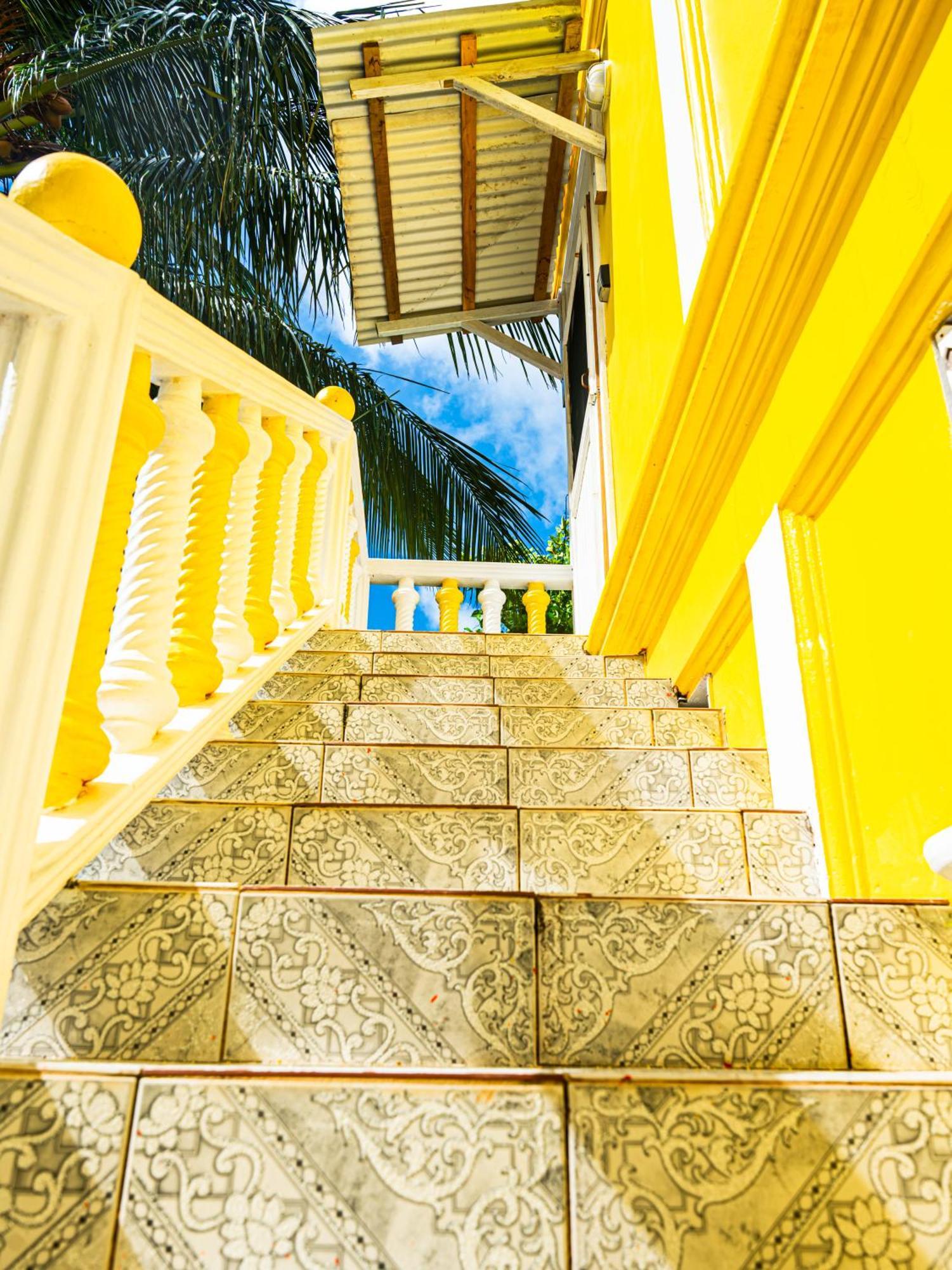 Rainbow Heights Apartment, Soufriere エクステリア 写真