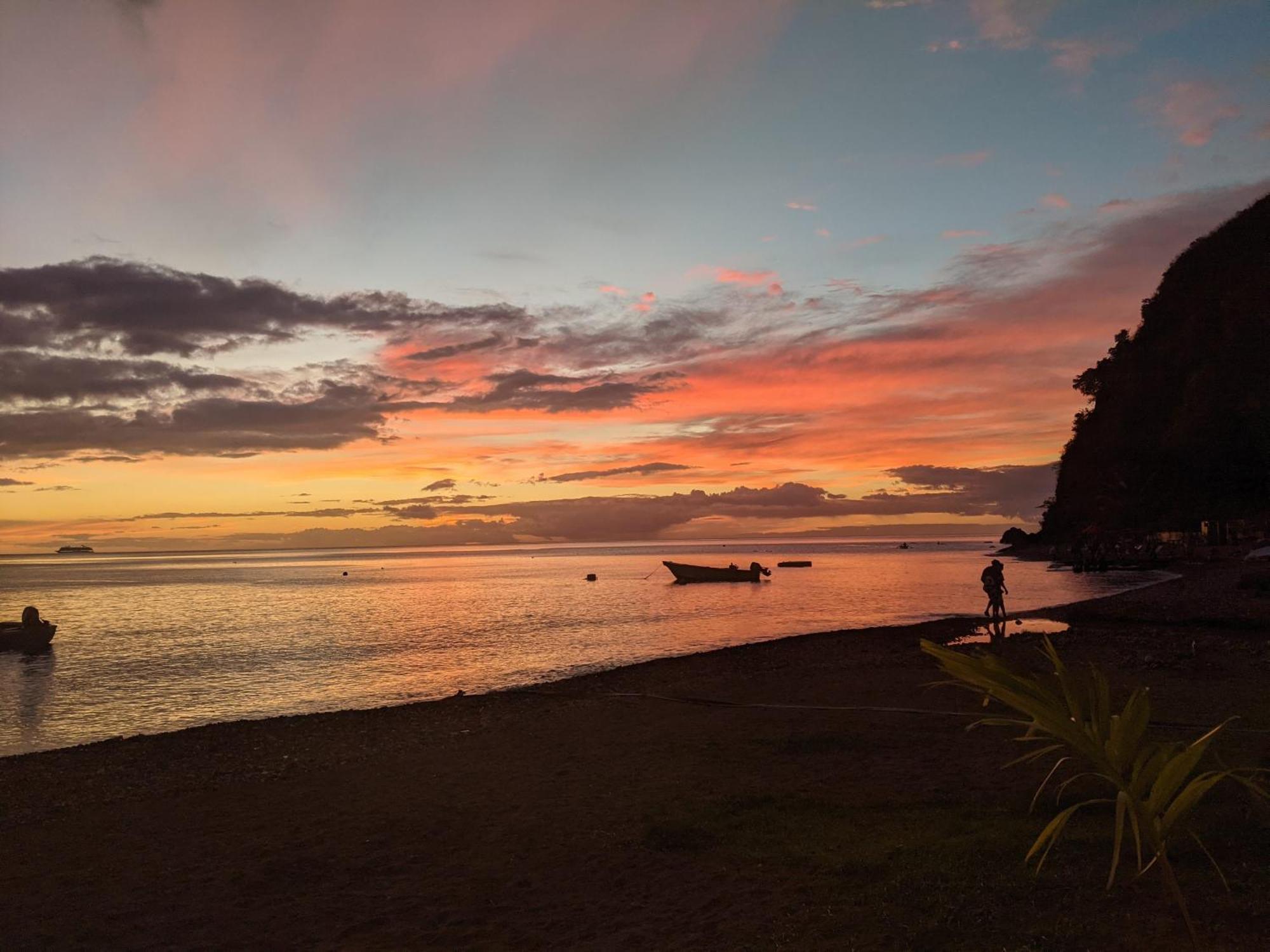 Rainbow Heights Apartment, Soufriere エクステリア 写真