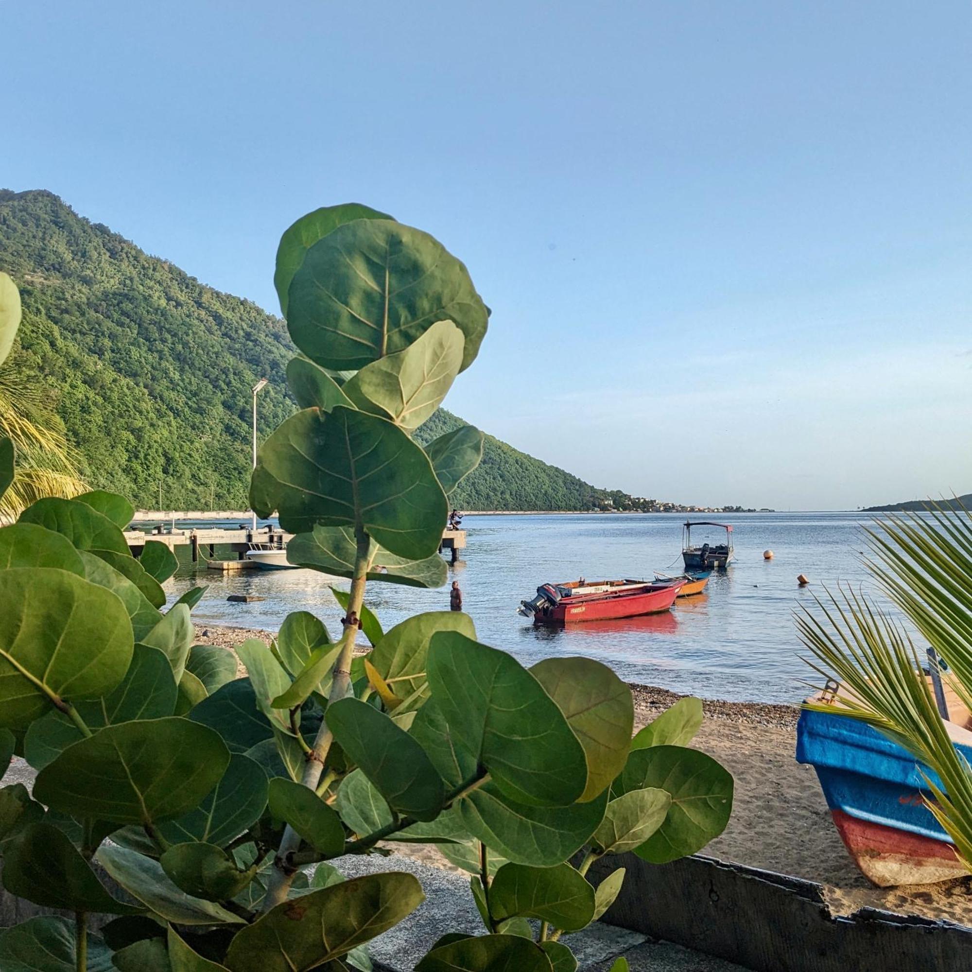 Rainbow Heights Apartment, Soufriere エクステリア 写真