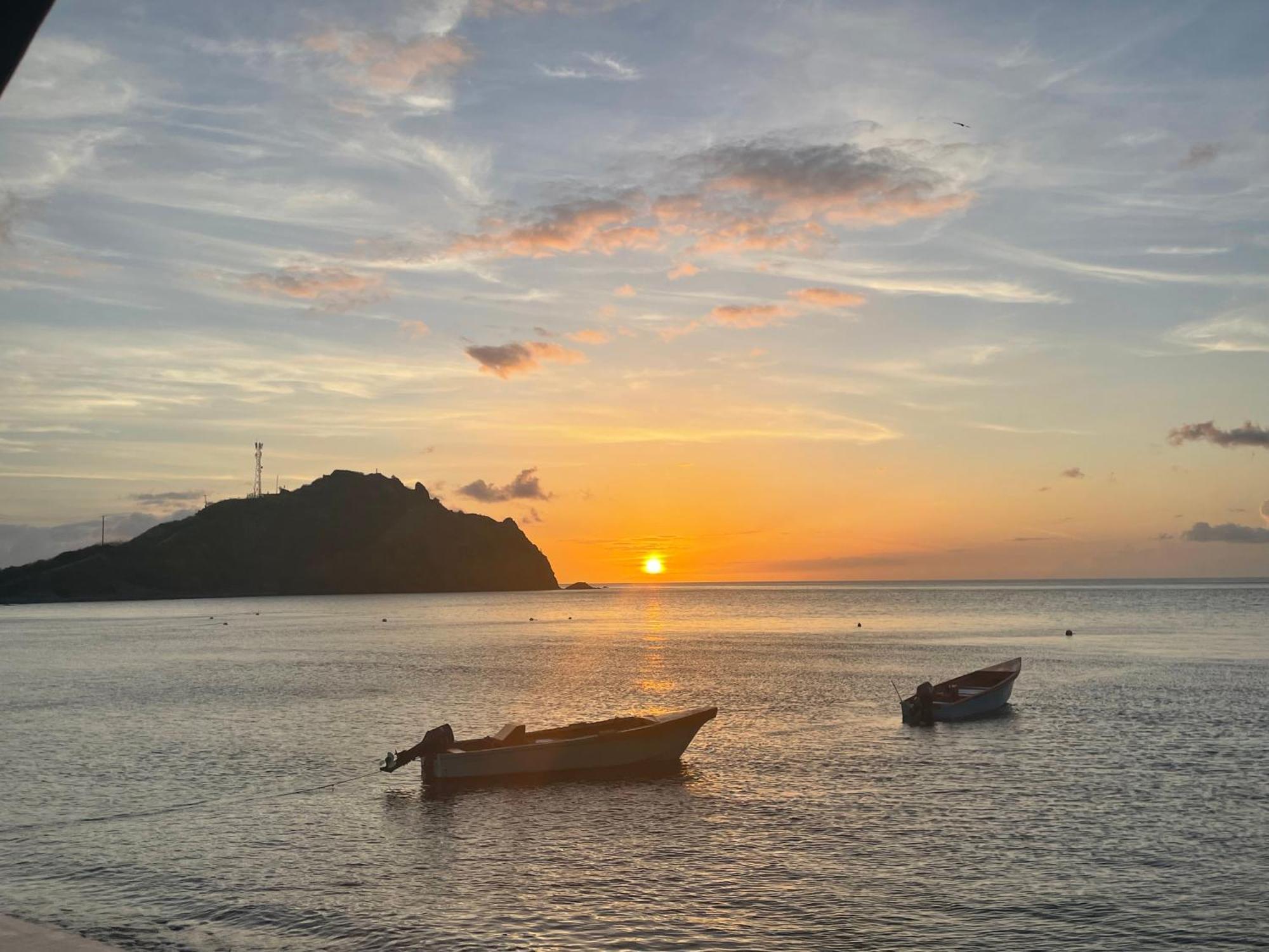 Rainbow Heights Apartment, Soufriere エクステリア 写真